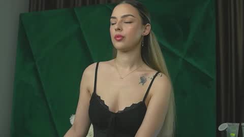 Snapshot of scarletcoles chatting on October 28, 10:45 pm Scarlet online show from October 28, 10:45 pm