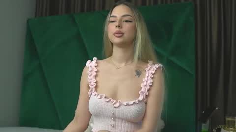 Snapshot of scarletcoles chatting on November 4, 10:42 pm Scarlet online show from November 4, 10:42 pm