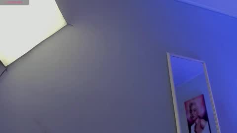 Scarlet  online show from March 6, 5:37 am