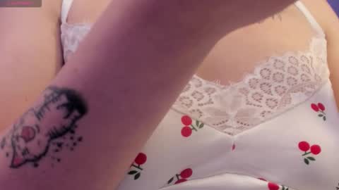 Snapshot of scarletgv chatting on March 19, 5:33 am Scarlet online show from March 19, 5:33 am