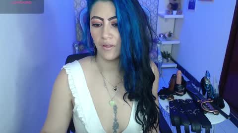 Snapshot of scarleth_bluee chatting on January 23, 9:18 am Scarleth online show from January 23, 9:18 am