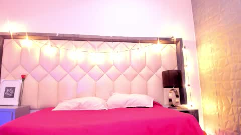 scarlethbigbug online show from February 24, 11:41 am