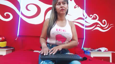 Snapshot of scarlethchannel chatting on November 12, 2:50 pm Scarleth online show from November 12, 2:50 pm