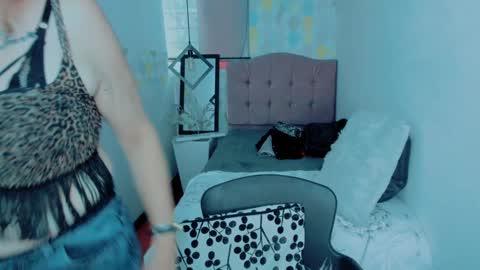 S C A R L E T online show from January 7, 2:51 pm