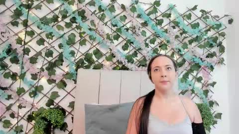 scarlet  online show from November 29, 11:35 am