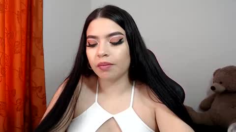 Snapshot of scarletlux_ chatting on February 19, 5:20 pm Scarlet online show from February 19, 5:20 pm