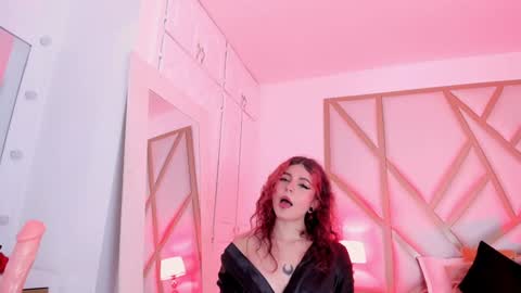 Scarlet online show from December 2, 3:03 pm