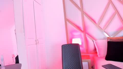 Scarlet online show from December 4, 6:17 pm