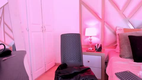 Scarlet online show from December 11, 2:54 pm