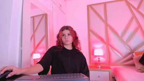 Scarlet online show from December 15, 1:00 pm