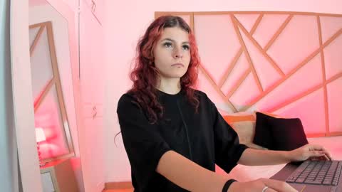 Scarlet online show from December 25, 1:30 pm