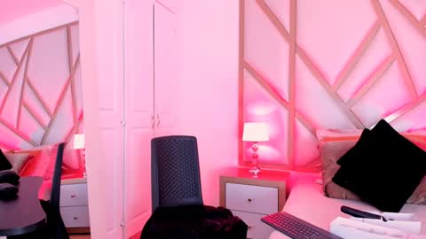 Scarlet online show from February 3, 2:55 pm