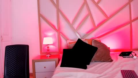 Scarlet online show from February 4, 5:55 pm