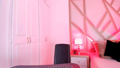 Scarlet online show from February 5, 11:55 am