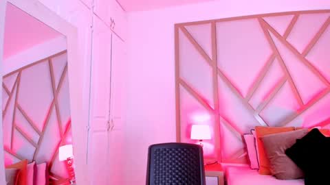 Scarlet online show from February 8, 4:47 pm