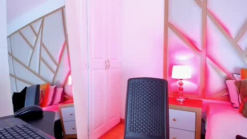 Scarlet online show from February 10, 2:48 pm