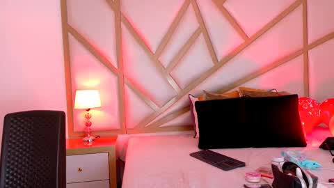 Scarlet online show from February 21, 5:09 pm