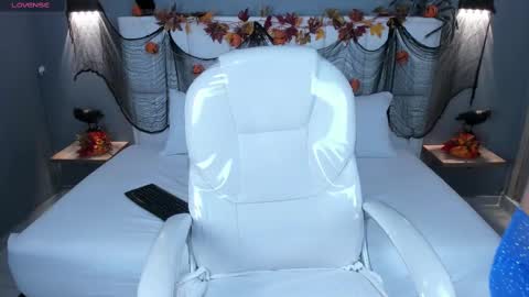 Snapshot of scarletstarr_ chatting on October 26, 4:07 am Scarlet online show from October 26, 4:07 am