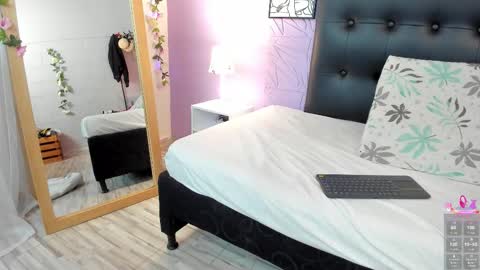 Snapshot of scarlett_1007 chatting on September 19, 11:22 am Scarlett online show from September 19, 11:22 am