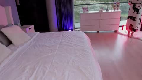 juli online show from February 17, 9:21 pm