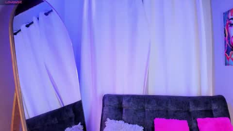 Snapshot of scarlett__durand chatting on October 16, 11:55 am scarlett__durand online show from October 16, 11:55 am
