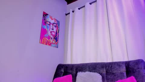 Snapshot of scarlett__durand chatting on October 21, 12:17 pm scarlett__durand online show from October 21, 12:17 pm