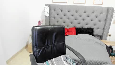 Scarlett Anaiz online show from January 6, 8:45 pm