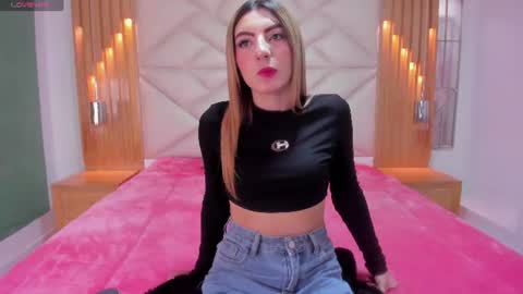 Snapshot of scarlett_bloomm chatting on July 9, 4:22 pm scarlett bloomm online show from July 9, 4:22 pm
