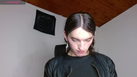 Snapshot of scarlett_crastrawberry chatting on April 25, 4:59 am scarlet online show from April 25, 4:59 am
