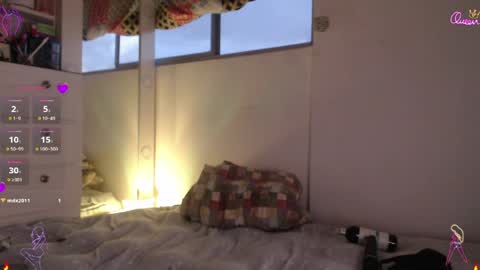 Scarlett Thumb up please help me 100 its important online show from April 23, 11:18 pm