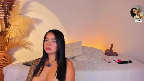 Snapshot of scarlett_keitt chatting on June 23, 11:41 am scarlet online show from June 23, 11:41 am