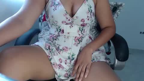 Snapshot of scarlett_liz chatting on February 18, 12:49 pm Scarlett online show from February 18, 12:49 pm