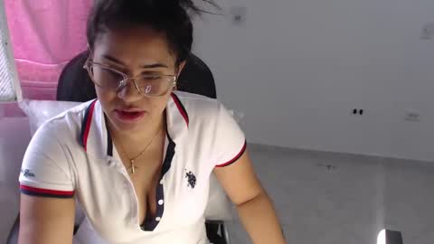 Snapshot of scarlett_liz chatting on March 3, 11:44 am Scarlett online show from March 3, 11:44 am