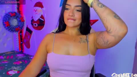 Snapshot of scarlett_luv chatting on December 13, 9:02 am Kim online show from December 13, 9:02 am