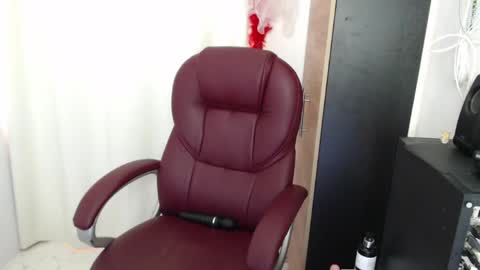 scarlett_mill online show from May 30, 6:05 pm