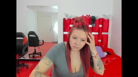 Snapshot of scarlett_red_11 chatting on May 14, 4:25 pm scarlett_red_11 online show from May 14, 4:25 pm