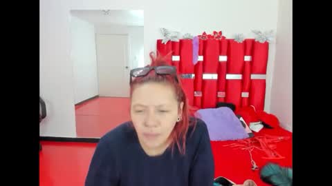 Snapshot of scarlett_red_11 chatting on May 15, 4:03 pm scarlett_red_11 online show from May 15, 4:03 pm