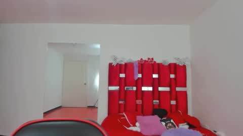 Snapshot of scarlett_red_11 chatting on May 16, 3:00 pm scarlett_red_11 online show from May 16, 3:00 pm