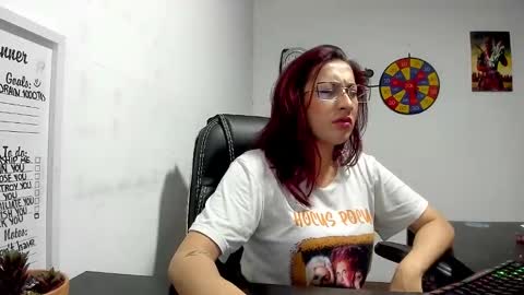 Snapshot of scarlett_sen chatting on December 4, 5:22 pm Mistress Scarlett online show from December 4, 5:22 pm