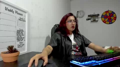 Snapshot of scarlett_sen chatting on December 16, 5:43 pm Mistress Scarlett online show from December 16, 5:43 pm