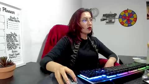 Snapshot of scarlett_sen chatting on December 17, 1:27 pm Mistress Scarlett online show from December 17, 1:27 pm