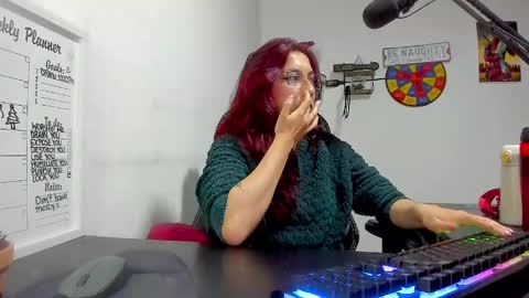 Snapshot of scarlett_sen chatting on December 19, 4:13 pm Mistress Scarlett online show from December 19, 4:13 pm