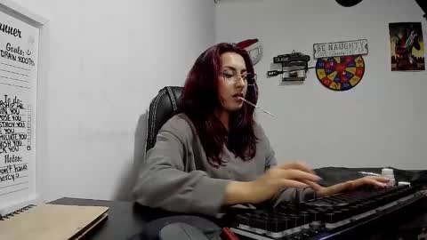 Snapshot of scarlett_sen chatting on December 27, 6:42 pm Mistress Scarlett online show from December 27, 6:42 pm