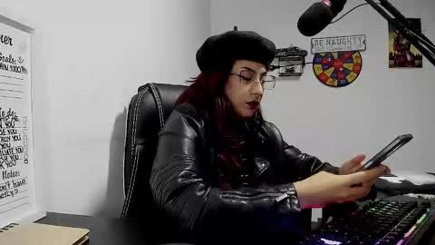 Snapshot of scarlett_sen chatting on December 28, 1:59 pm Mistress Scarlett online show from December 28, 1:59 pm