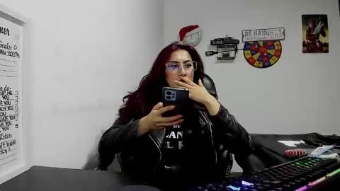 Snapshot of scarlett_sen chatting on December 30, 5:55 pm Mistress Scarlett online show from December 30, 5:55 pm