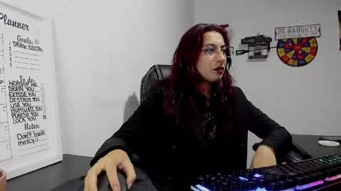 Snapshot of scarlett_sen chatting on January 3, 1:36 pm Mistress Scarlett online show from January 3, 1:36 pm