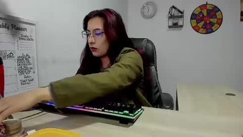 Snapshot of scarlett_sen chatting on January 14, 2:22 pm Mistress Scarlett online show from January 14, 2:22 pm