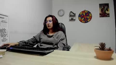 Snapshot of scarlett_sen chatting on January 14, 5:56 pm Mistress Scarlett online show from January 14, 5:56 pm
