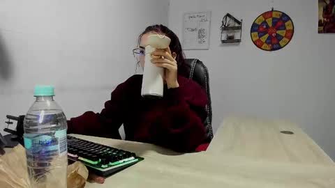 Snapshot of scarlett_sen chatting on January 21, 1:32 pm Mistress Scarlett online show from January 21, 1:32 pm