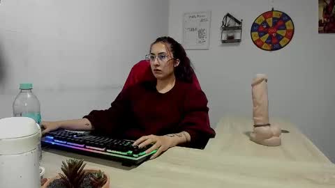 Snapshot of scarlett_sen chatting on January 21, 4:37 pm Mistress Scarlett online show from January 21, 4:37 pm